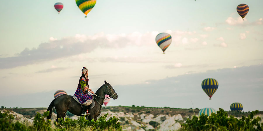 sunrise horseback riding tour cappadocia