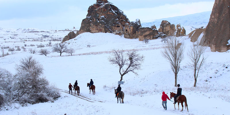 snow horseback tour in cappadocia